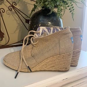 Women’s Toms wedge boots